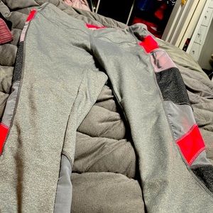 Grey/pink capri workout leggings